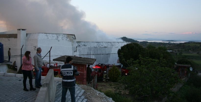 Urla Cezaevi'nde yangın çıktı