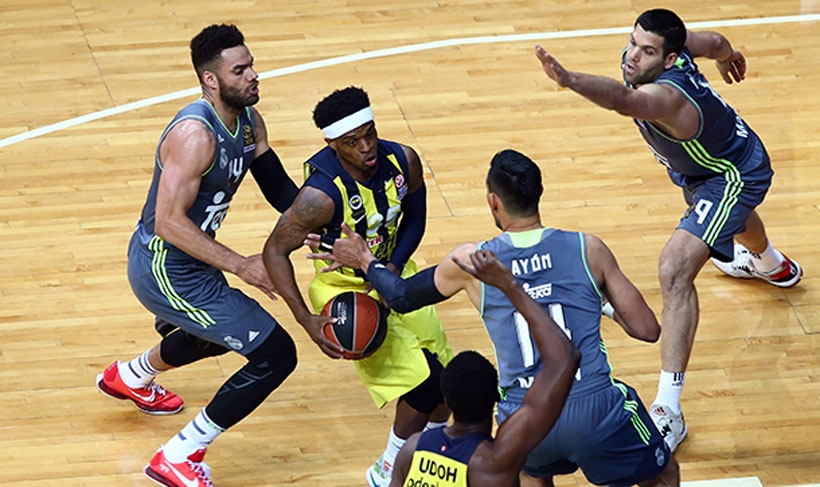 Fenerbahçe, Real Madrid'i 75-69 yenerek 1-0 öne geçti