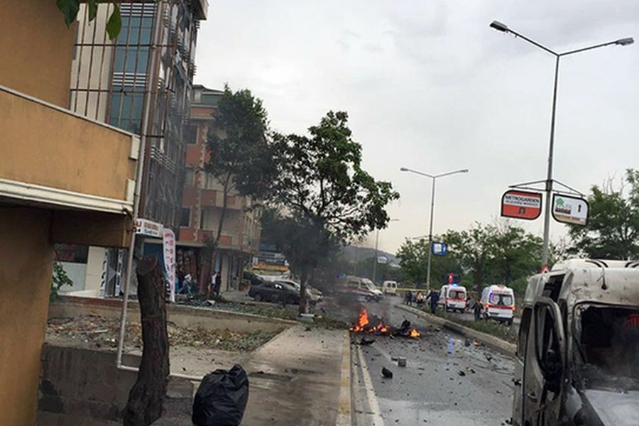 Sancaktepe'de askeri araca saldırı: 1'i ağır 9 yaralı