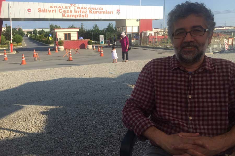 Gazeteci Erol Önderoğlu'ya İfade Özgürlüğü Ödülü verildi