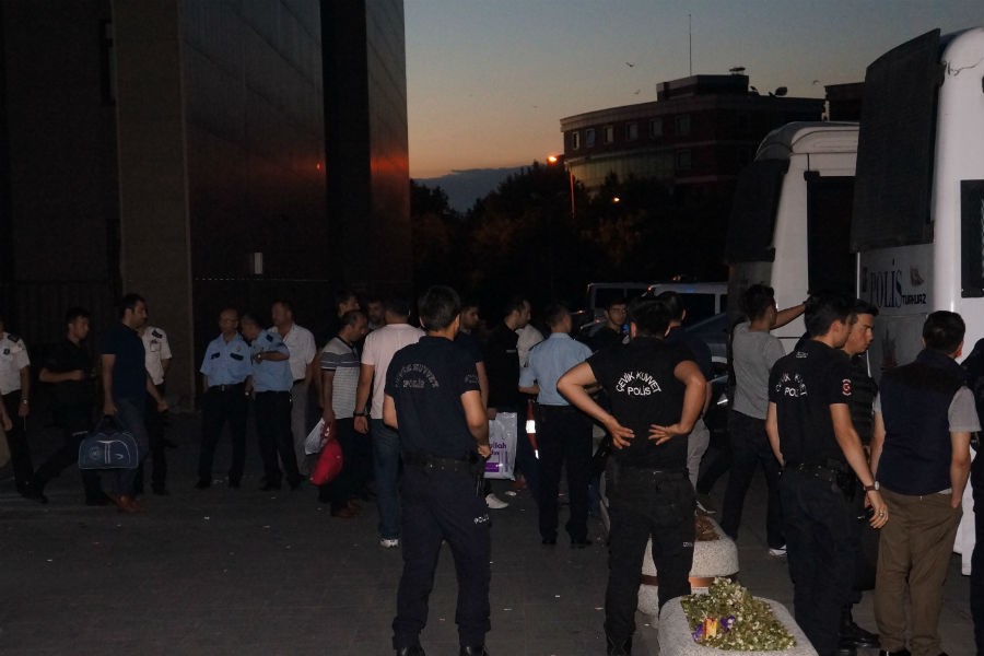 Bakırköy’de 74 hakim ve savcı tutuklandı