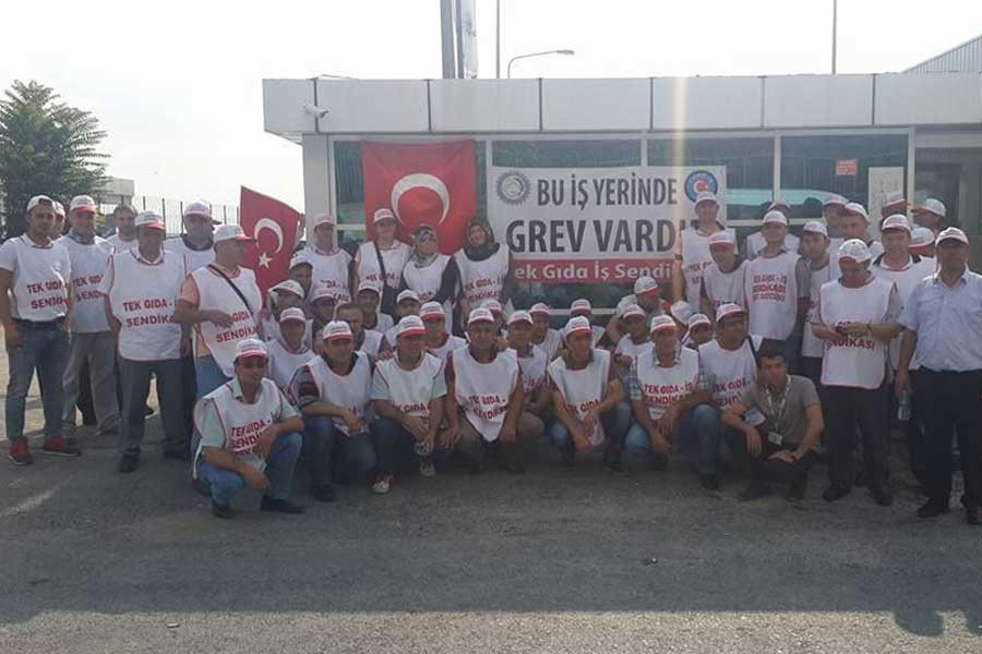 Uçaklarda grev başladı: Yolculara ikram yok