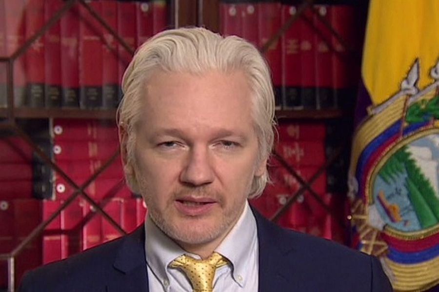 Assange'dan ABD'ye: Manning affedilirse teslim olurum