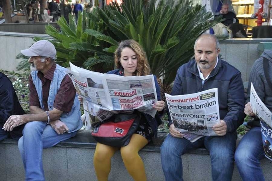 Antalya’da gazete okumak isteyenlere polis saldırdı