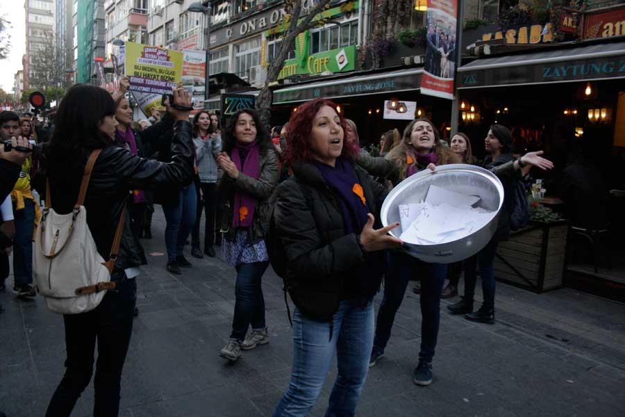 Polis, kadınların 'kazan kaynatma' eylemini engelleyemedi