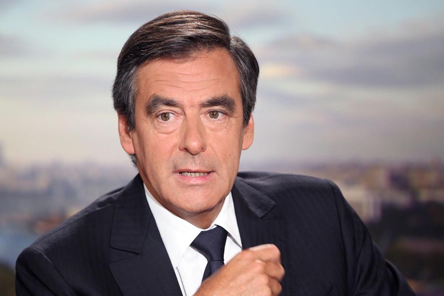 Fransa'da sağın Cumhurbaşkanı adayı seçiminde Fillon önde