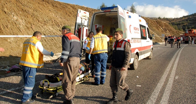 Mevsimlik işçileri taşıyan araç devrildi: 17 ölü