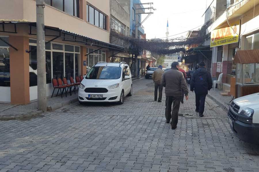 İzmir'de kahvelerin gündemi anayasa değişikliği