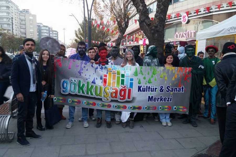 Antep'teki tiyatro yasağı Meclis gündeminde