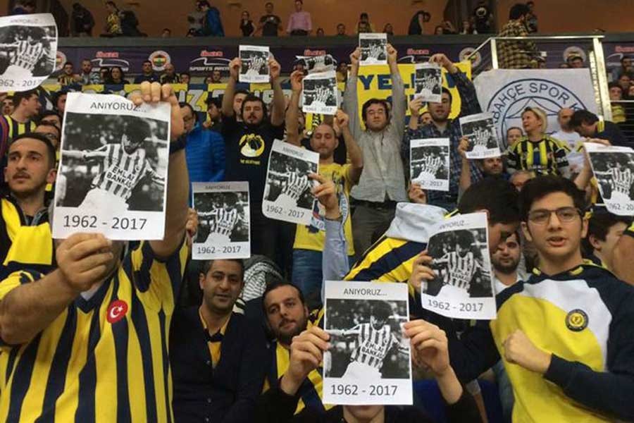 Fenerbahçe taraftarı, Rıdvan Dilmen'i protesto etti