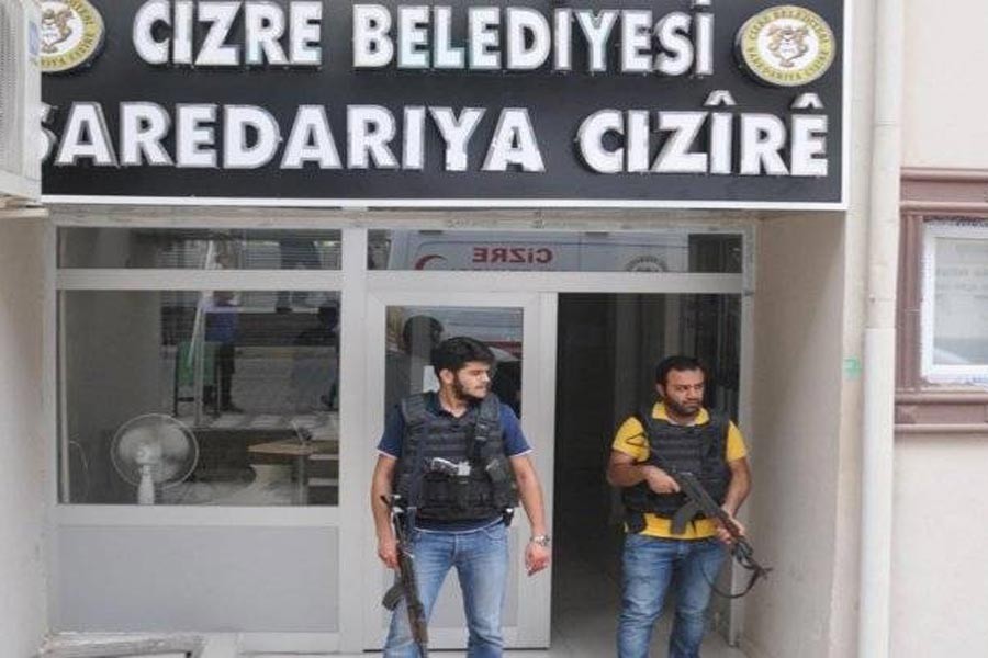 Cizre belediyesi 24 taşeron işçiyi işten attı