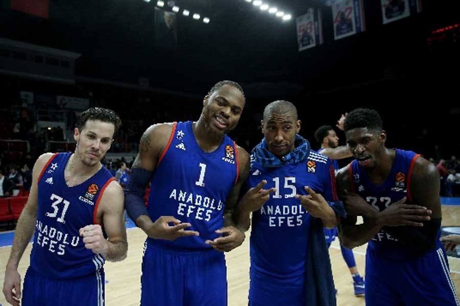 Anadolu Efes basketbolcularına ırkçılık iddiası