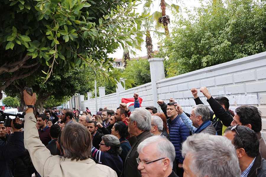 Lisede 'İzmir Marşı yasağı' iddiası protesto edildi