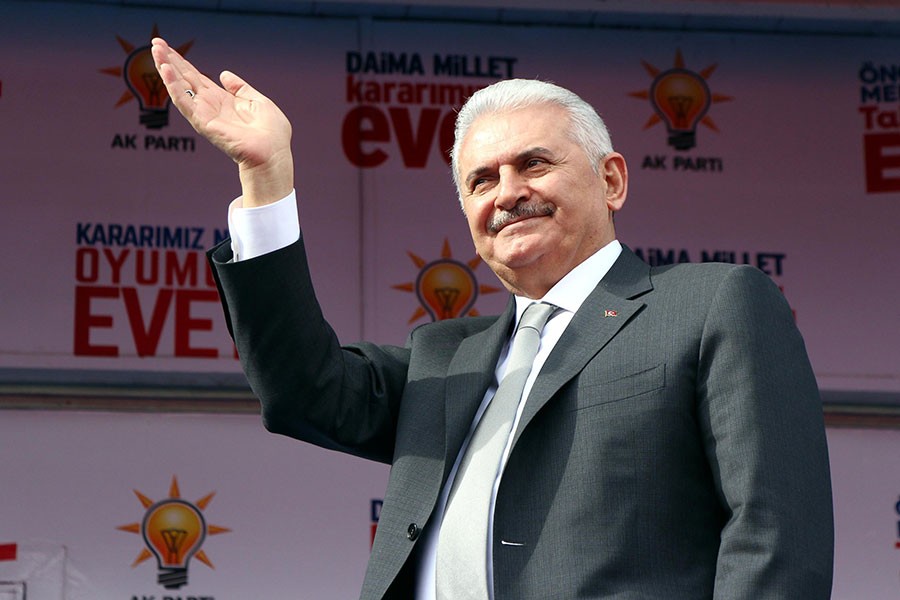 Yıldırım eski bakanlardan sahalara inmelerini istedi