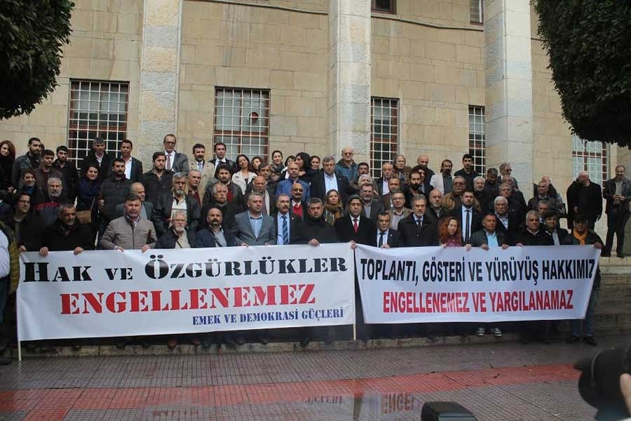 Katliam protestosu davasını protesto etti, soruşturma açıldı