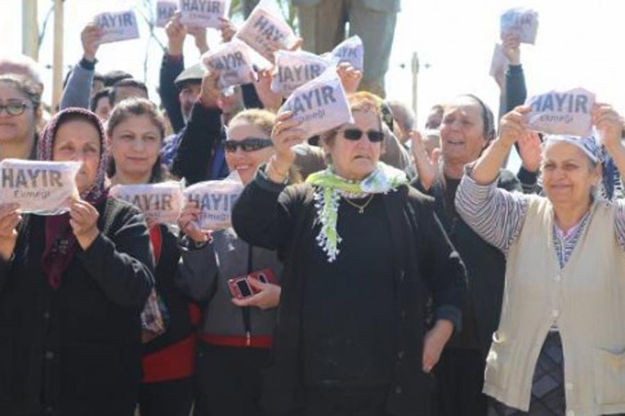 Mersin'de kadınlar ‘hayır ekmeği’ dağıttı