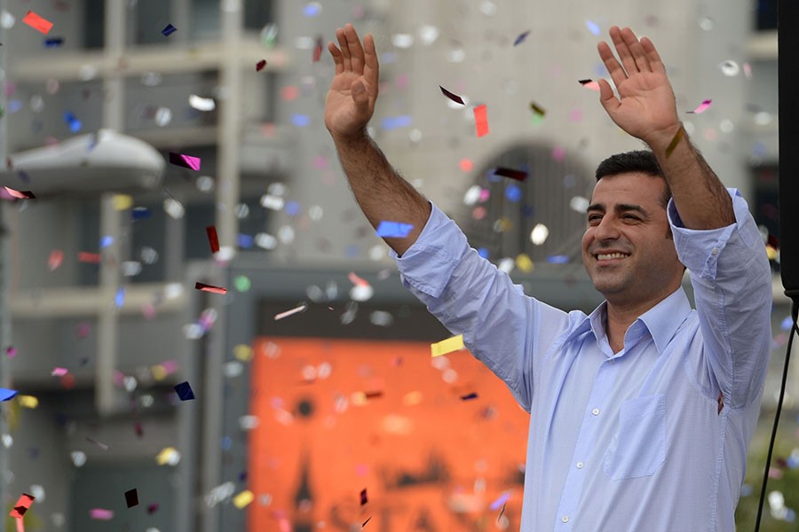 Ev baskınında Demirtaş'ın fotoğrafına da el konuldu