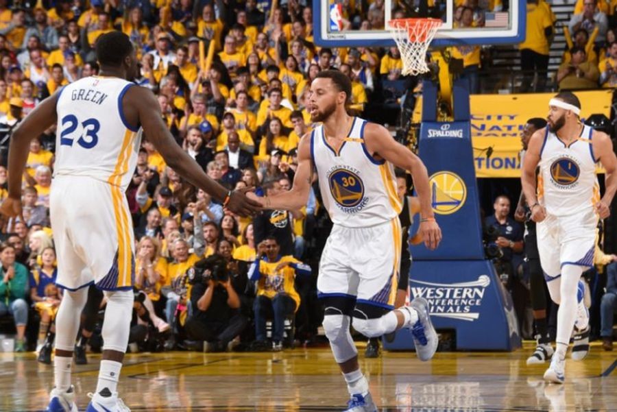 Golden State Warriors, Spurs'ü 36 sayı farkla geçti