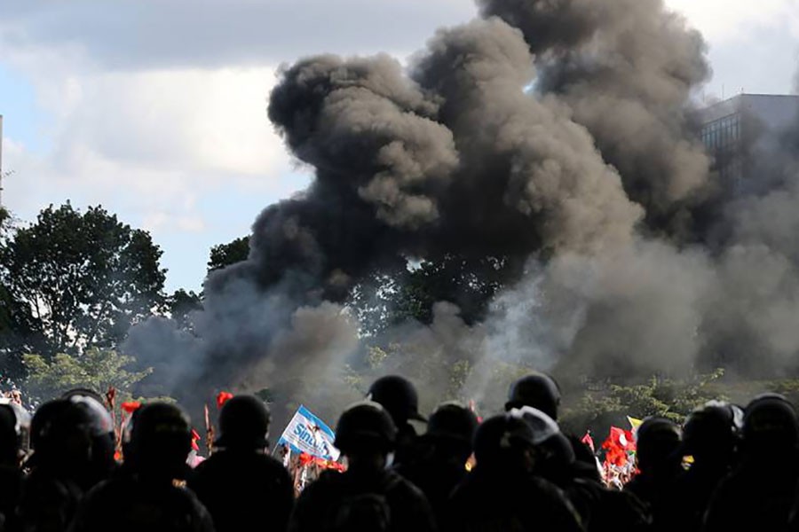 Brasil police crack down as thousands protest Temer