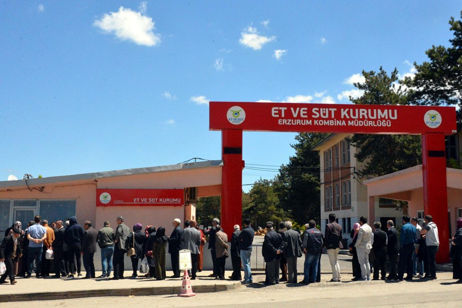 Erzurum'da ucuz et kuyruğu