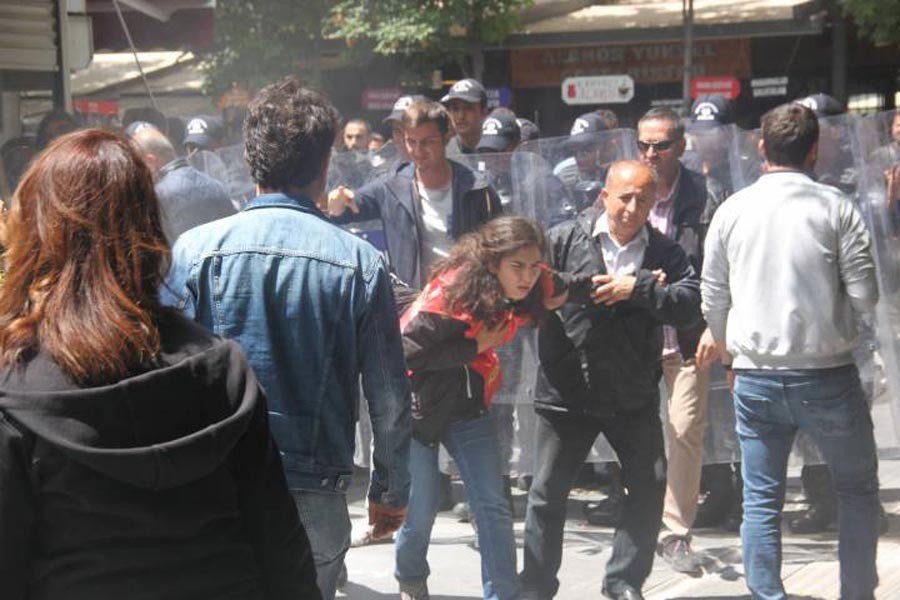 Yüksel Caddesi’nde polisten gazlı saldırı