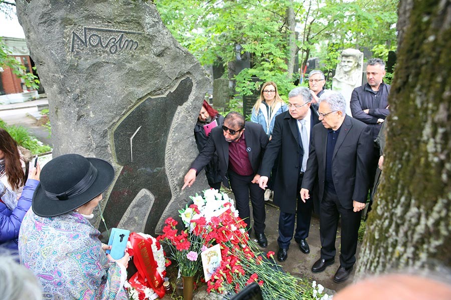 Nâzım Hikmet ölümünün 54. yılında mezarı başında anıldı