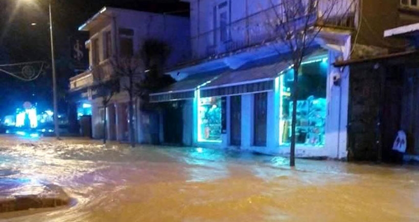 Çınarlı Deresi taştı, Gökçeada'yı sel aldı