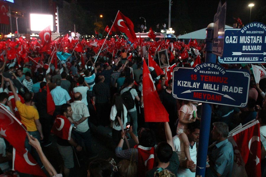 Şoven sloganlarla 15 Temmuz anması