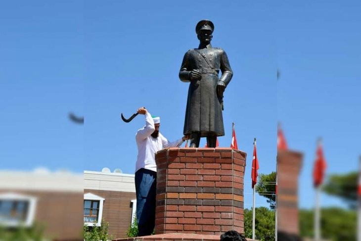 A man who attacked a statue of Atatürk was arrested