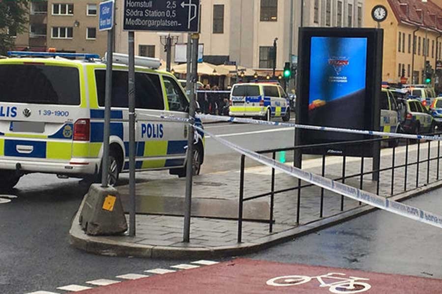 Stockholm'de bıçaklı saldırıda polis yaralandı