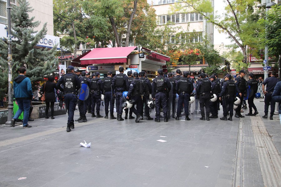 'İşimizi geri istiyoruz' talebine polis çemberi