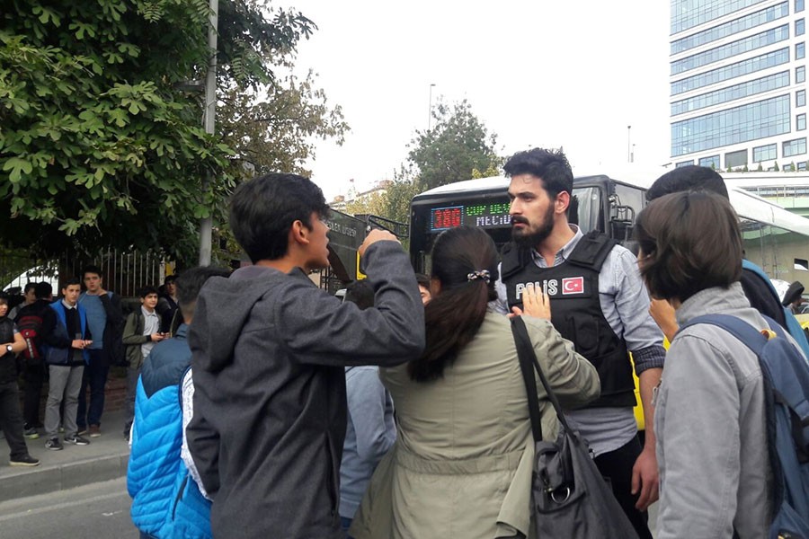 'Şişli Endüstri Meslek Lisesi yıkılmasın' diyenlere saldırı