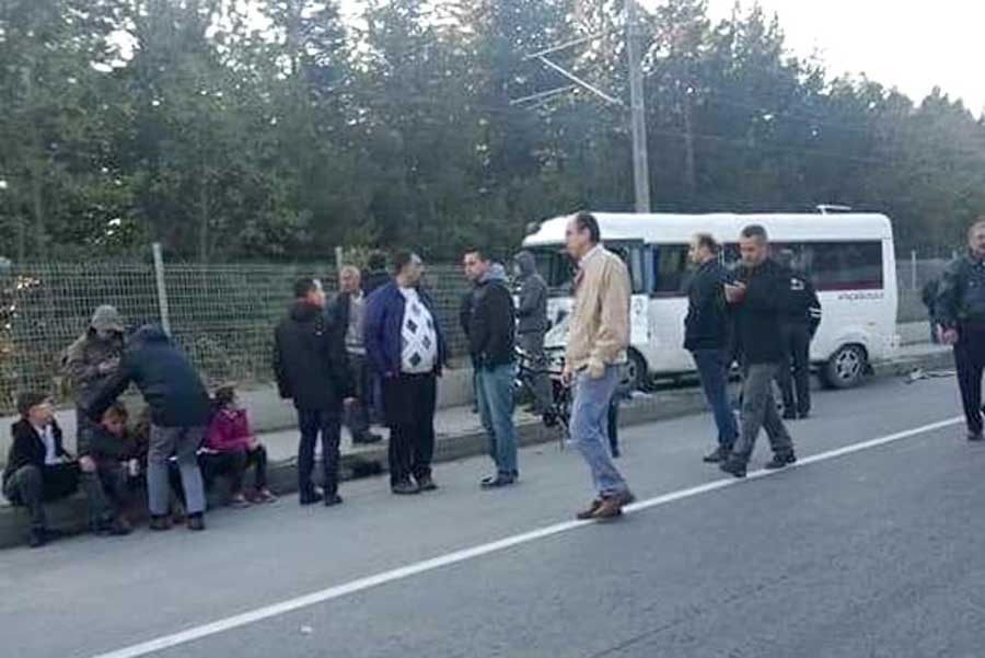 Eskişehir'de öğrenci servisi kamyonete çarptı: 9 yaralı