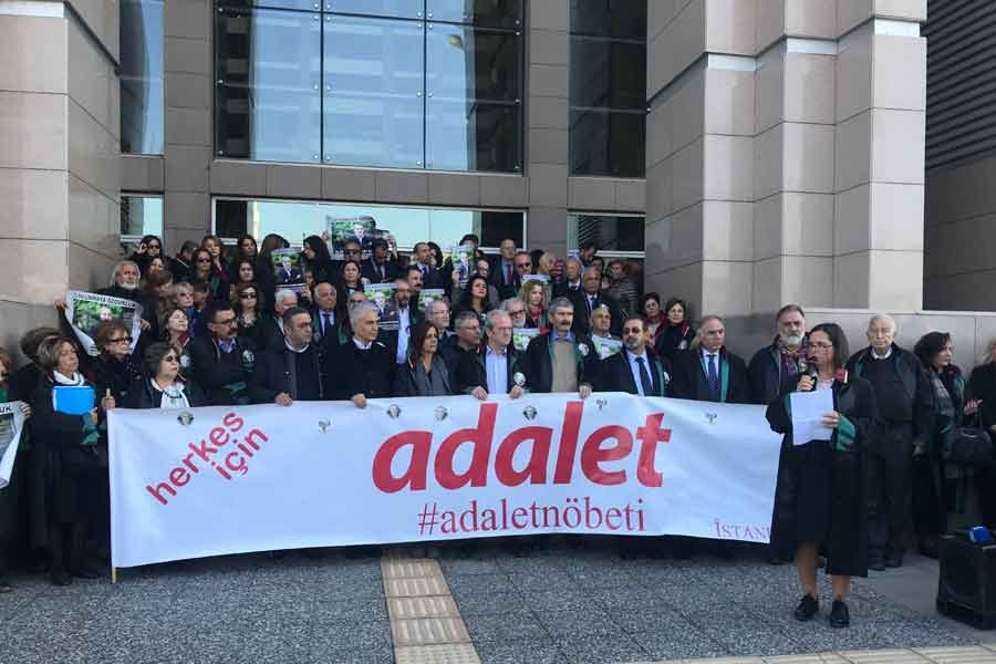 Adalet nöbetinde 31. hafta: Tiyatronun parçası olmayacağız