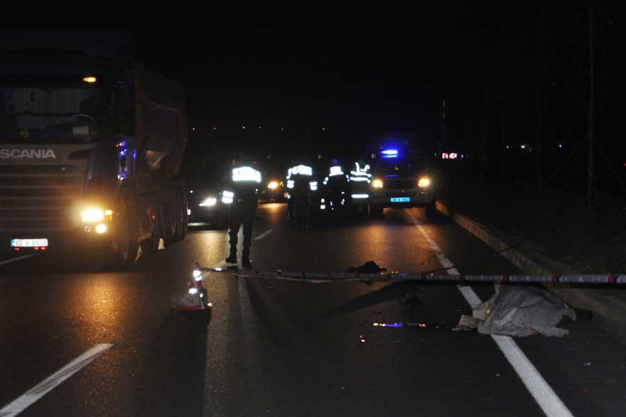 Cipten atlayan doktorun oğlu TIR'ın altında kalarak öldü